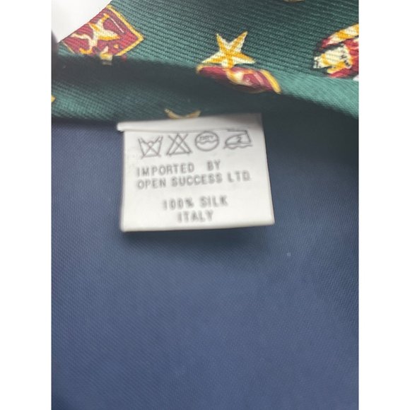 Milano Immagine Neck Tie Green Red 100% Italian Silk Stars Crests Fishing Lures - Picture 5 of 5